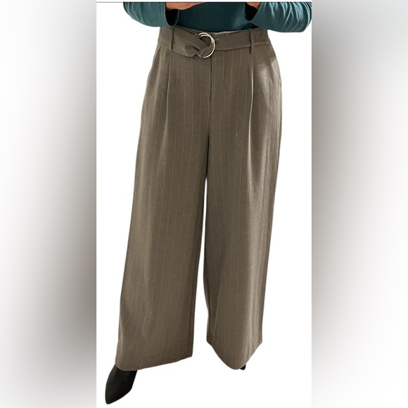 Wide leg pants. Elastic waistband. 2 pockets. Belted. Grey w/ white stripes. M - Picture 2 of 12